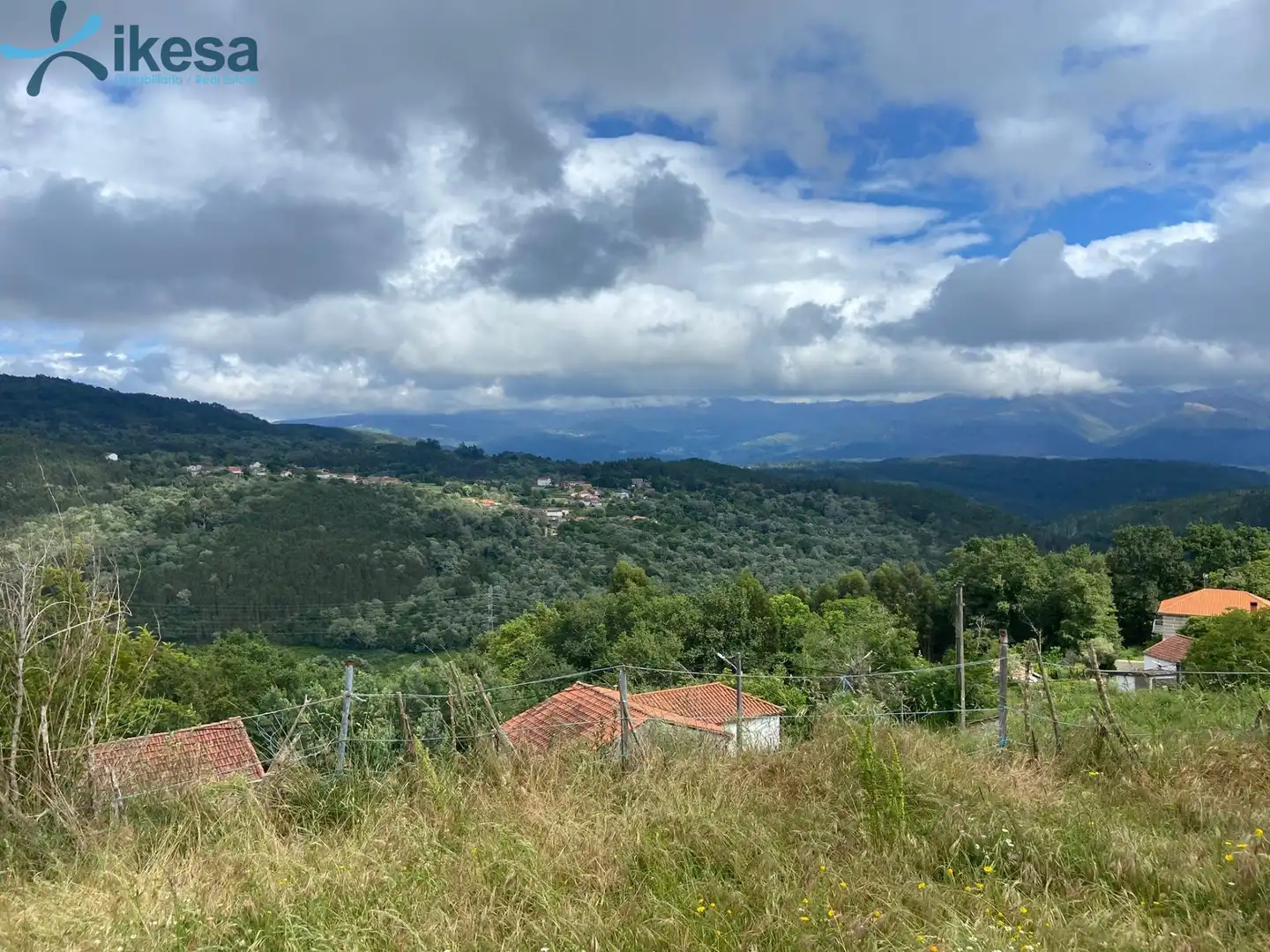 Casa o xalet en venda en Entrimo amb Jardí privat