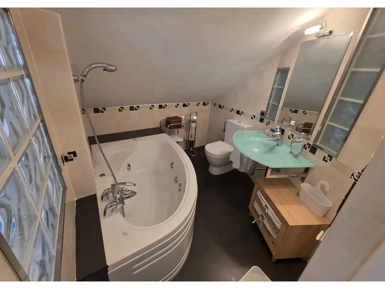 Baño de Piso en venta en Piélagos con Calefacción, Terraza y Amueblado