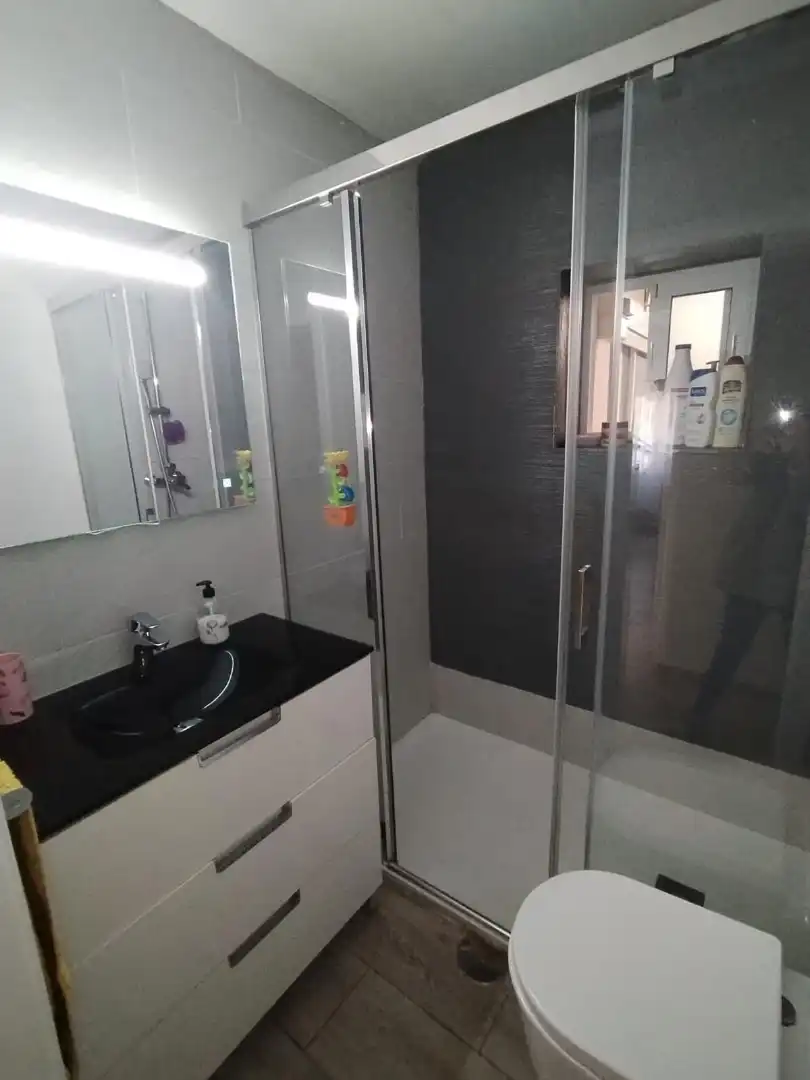 Bany de Pis en venda en Alicante / Alacant amb Aire condicionat, Calefacció i Moblat