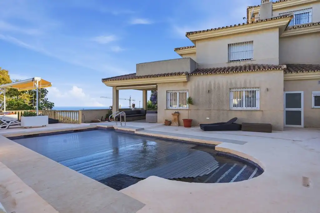 Piscina de Casa o xalet en venda en Benalmádena amb Aire condicionat, Calefacció i Jardí privat