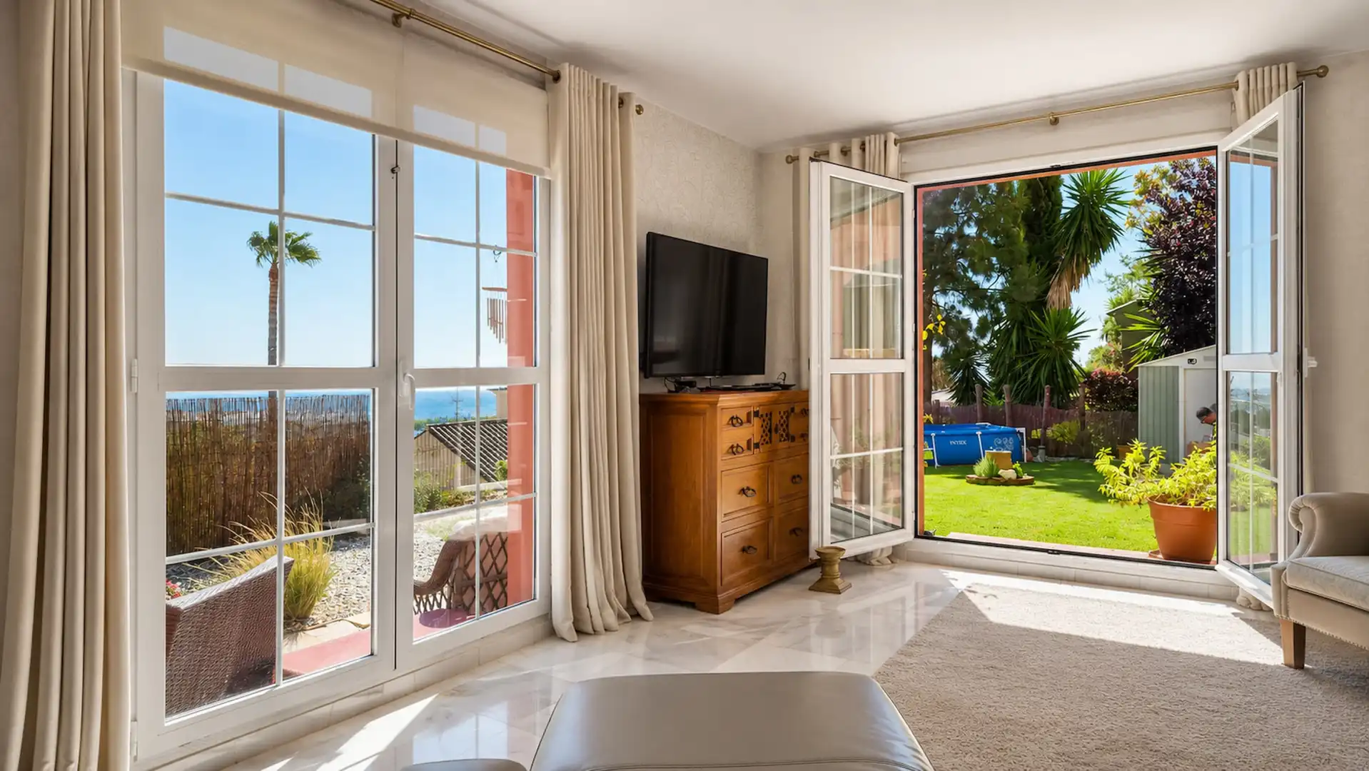 Wohnzimmer von Maisonette zum Verkauf in Manilva mit Privatgarten, Terrasse und Schwimmbad