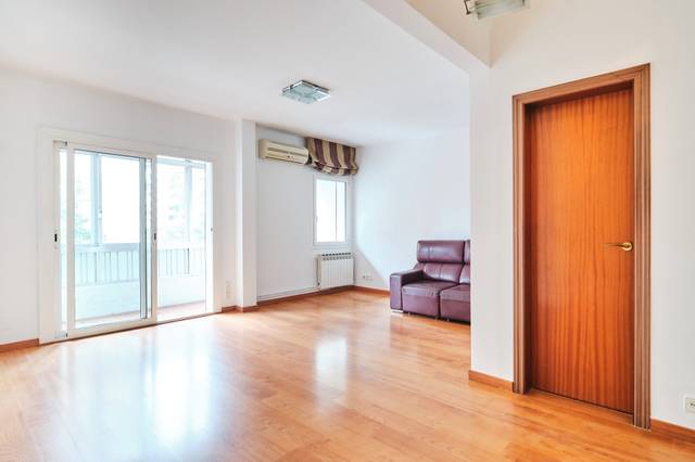 Piso en Venta en Passeig de Valldaura en La Guineueta