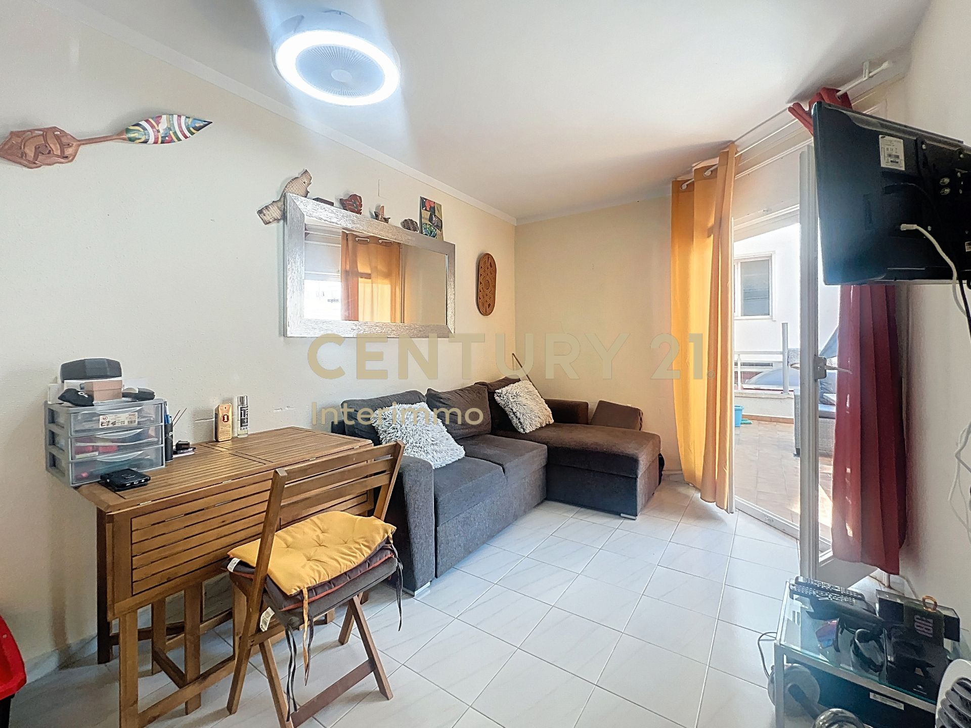Sala d'estar de Pis en venda en Empuriabrava amb Moblat
