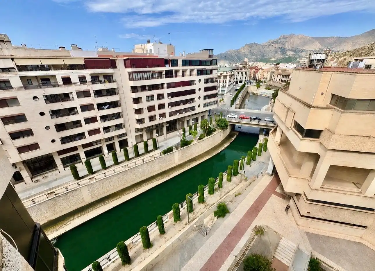 Vista exterior de Àtic en venda en Orihuela amb Aire condicionat, Calefacció i Terrassa
