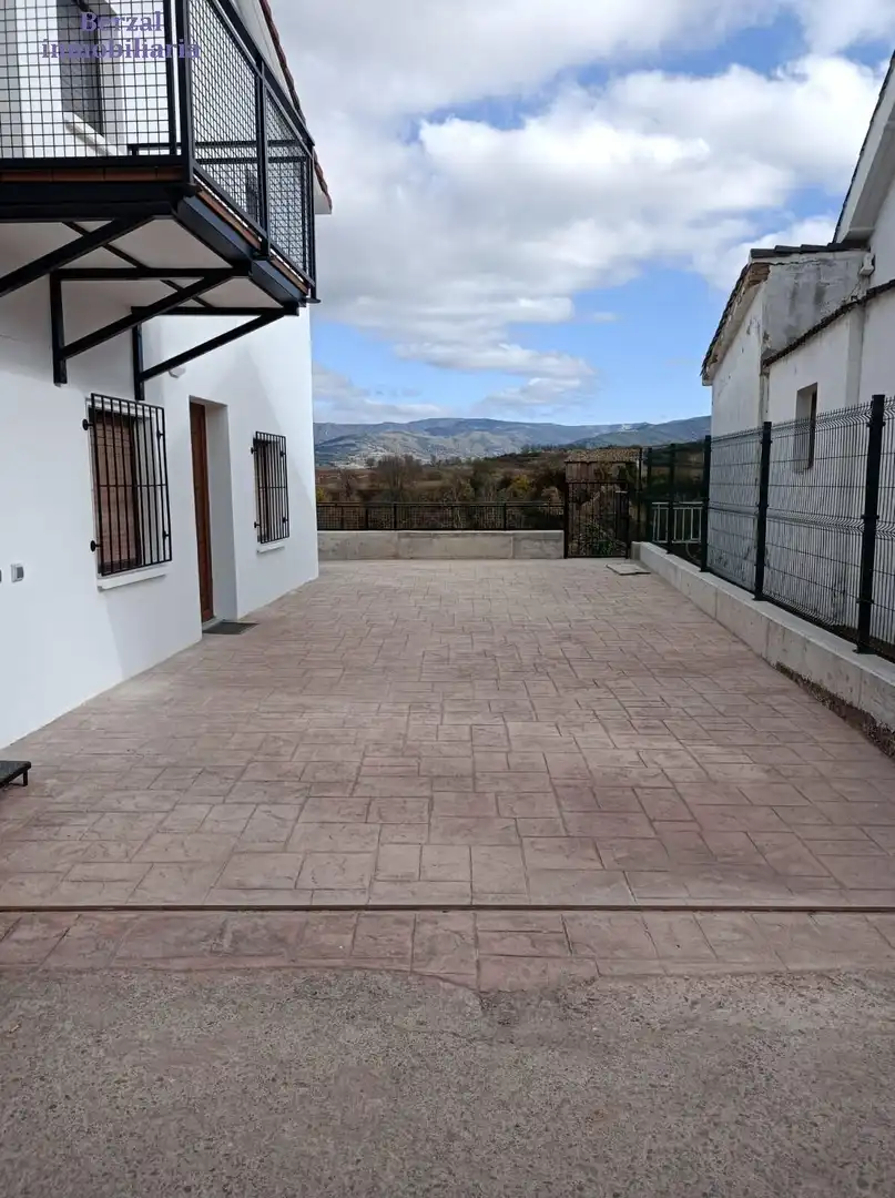 Terrassa de Casa o xalet en venda en Matute amb Terrassa, Moblat i Balcó