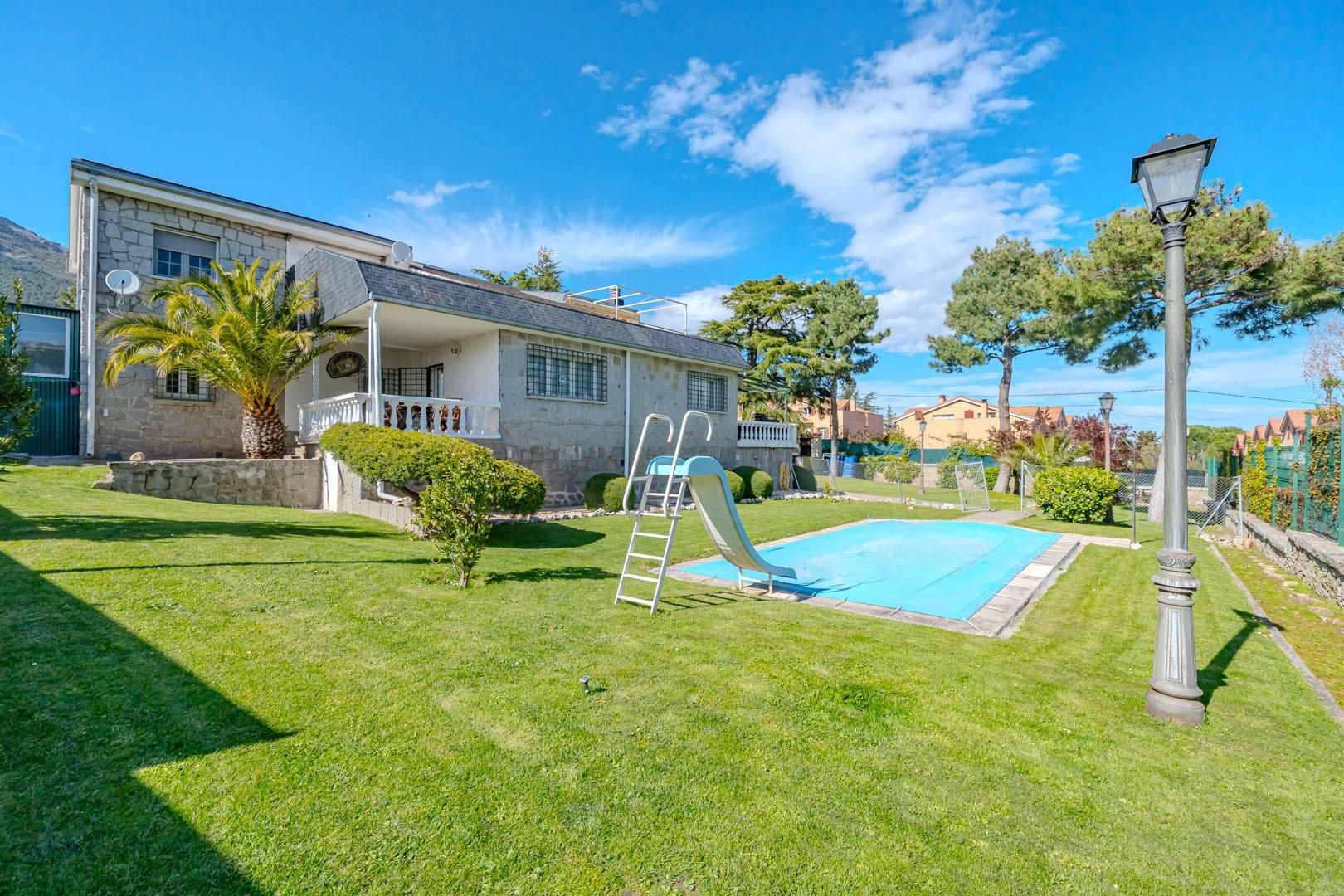 Garden of House or chalet for sale in San Lorenzo de El Escorial  with Heating, Private garden and Terrace