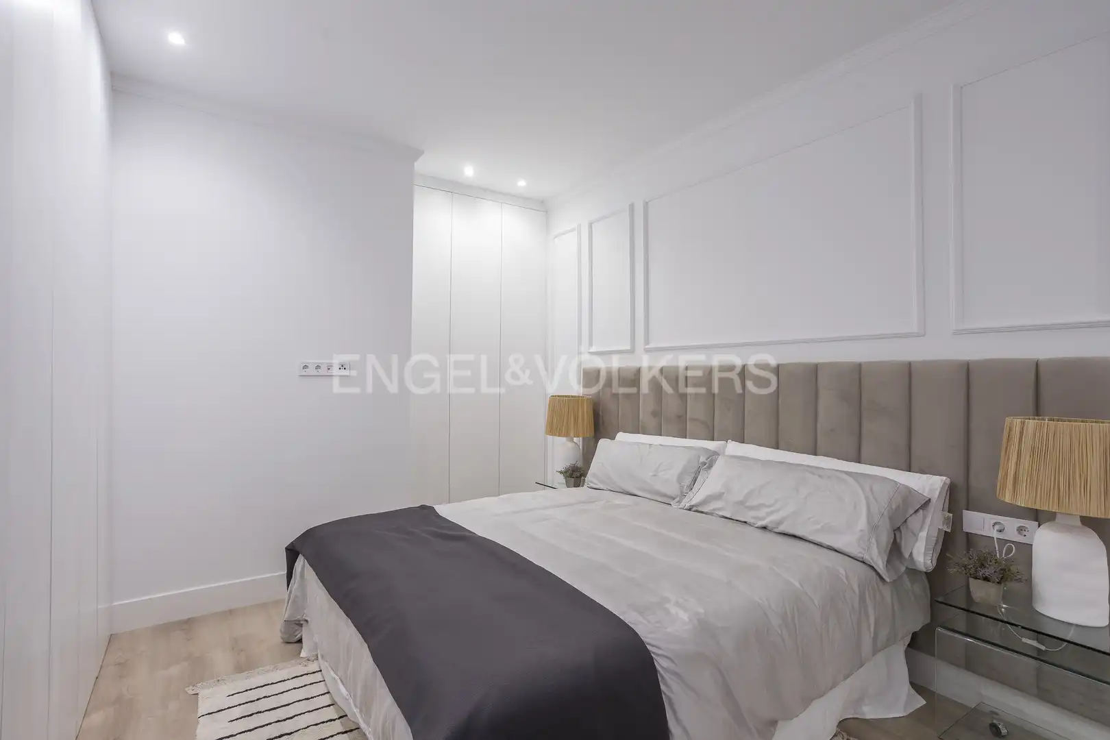 Bedroom of Flat for sale in Madrid  with Air Conditioner, Heating and Storage room
