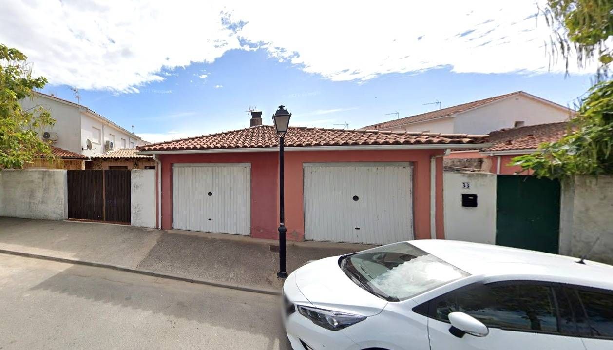 Aparcament de Casa o xalet en venda en Rosalejo amb Jardí privat