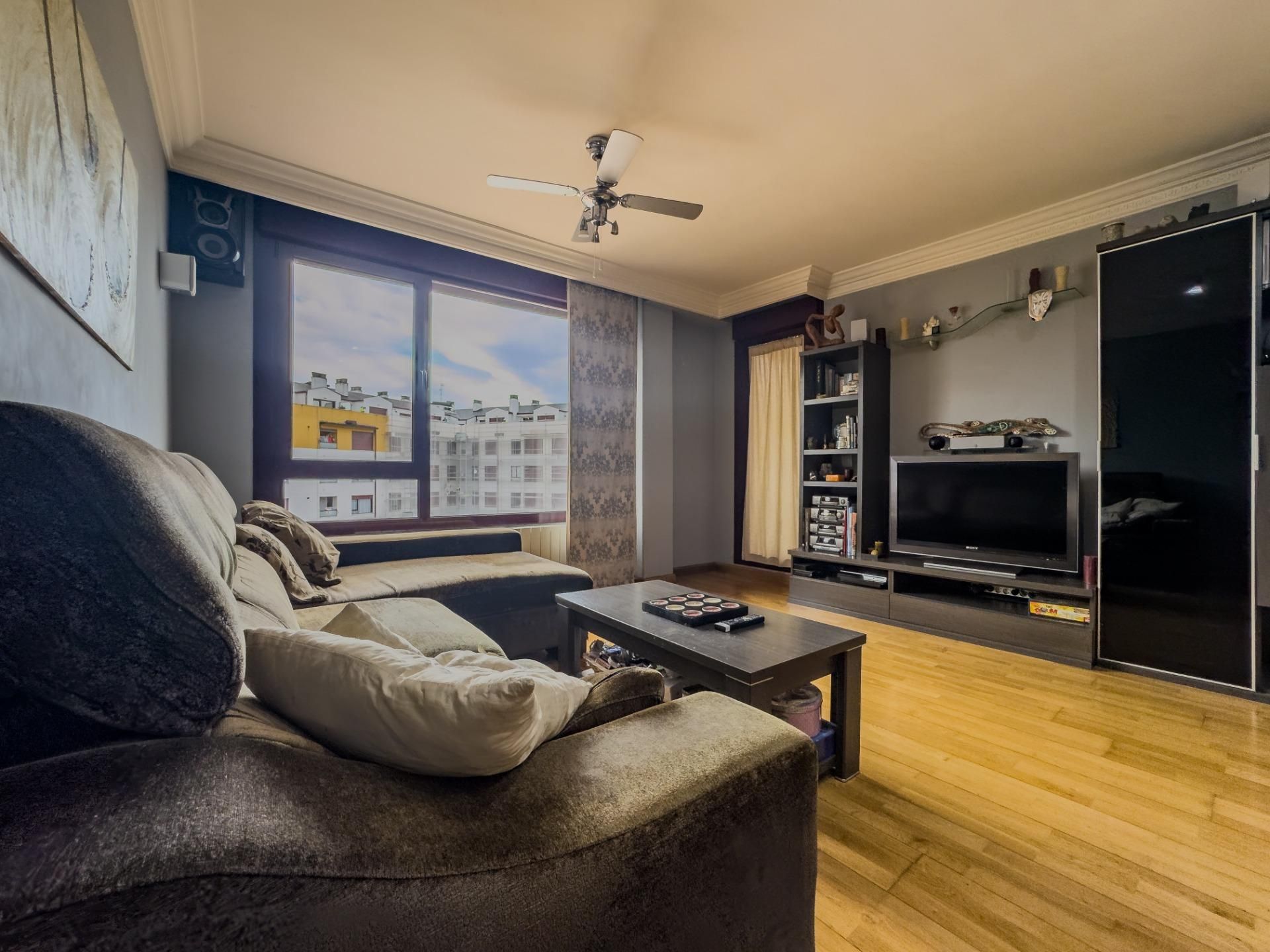 Sala d'estar de Pis en venda en Entrambasaguas amb Aire condicionat, Calefacció i Jardí privat