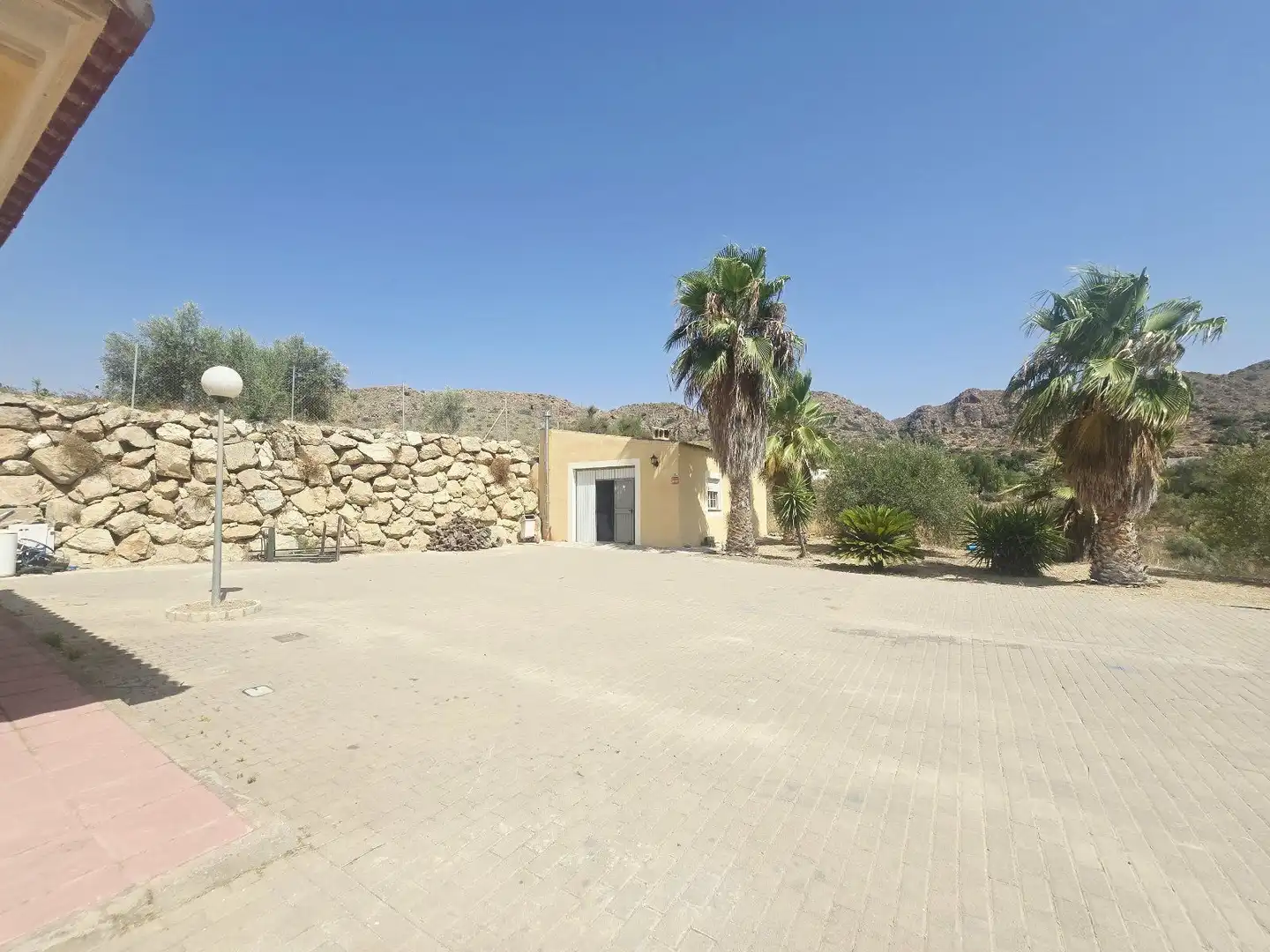 Außenansicht von Haus oder Chalet zum Verkauf in Sorbas mit Klimaanlage, Privatgarten und Terrasse