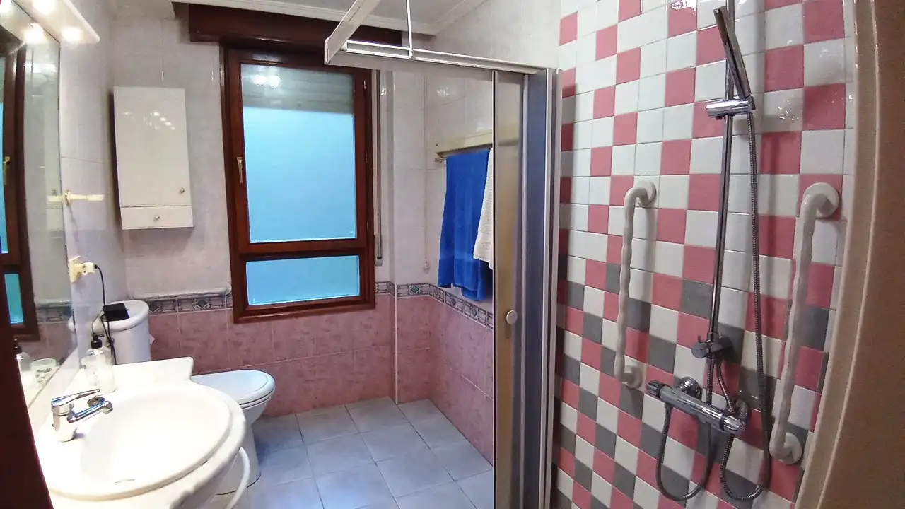 Baño de Piso en venta en Santurtzi  con Calefacción, Trastero y Amueblado