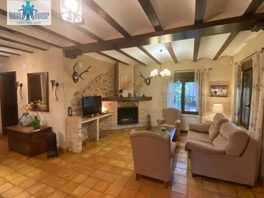 Sala de estar de Casa o chalet en venta en Alcaraz con Jardín privado y Amueblado