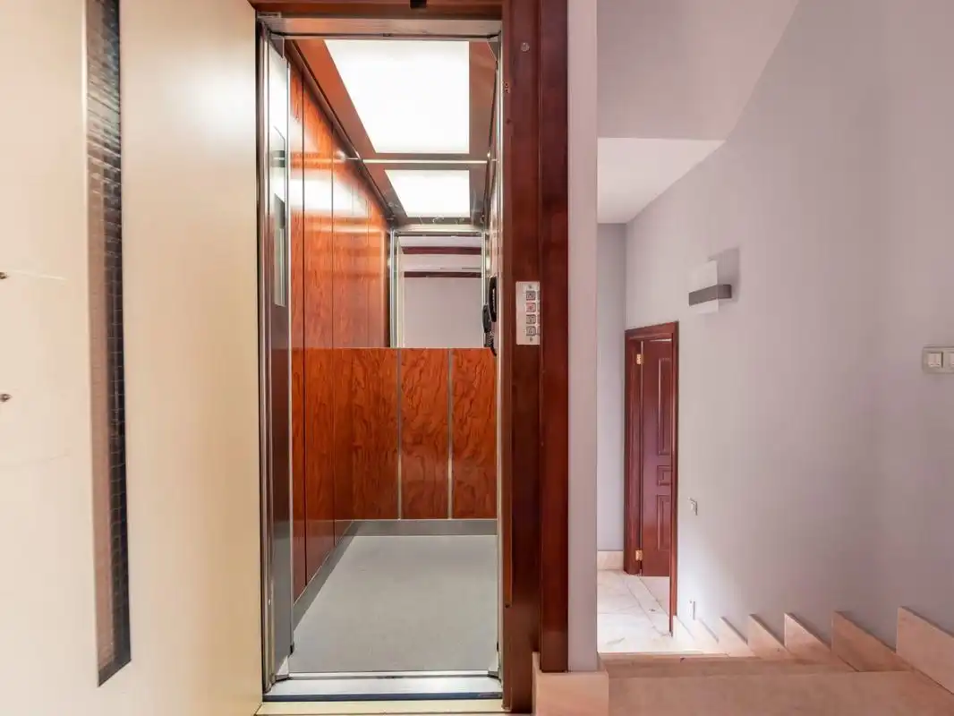 Casa a schiera con terrazza in affitto a Av. de Fuentelarreina, imagen 27