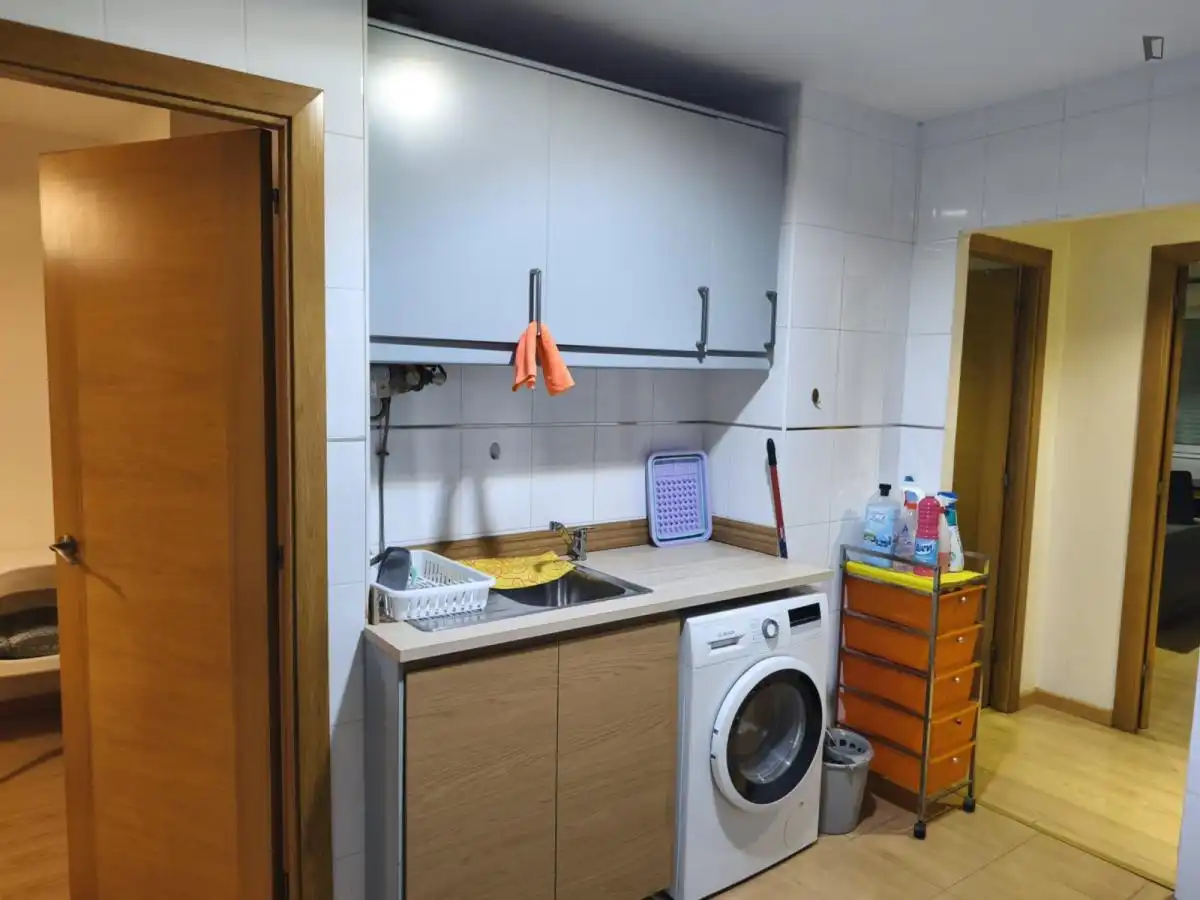 Cuina de Apartament per a compartir en Vigo  amb Calefacció, Moblat i Forn