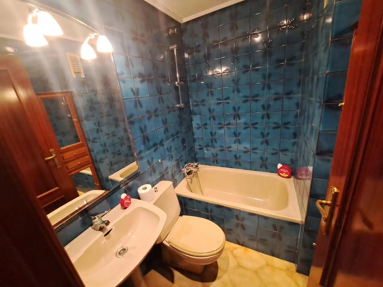Bathroom of Flat for sale in Zaragoza  with Heating, Terrace and Storage room