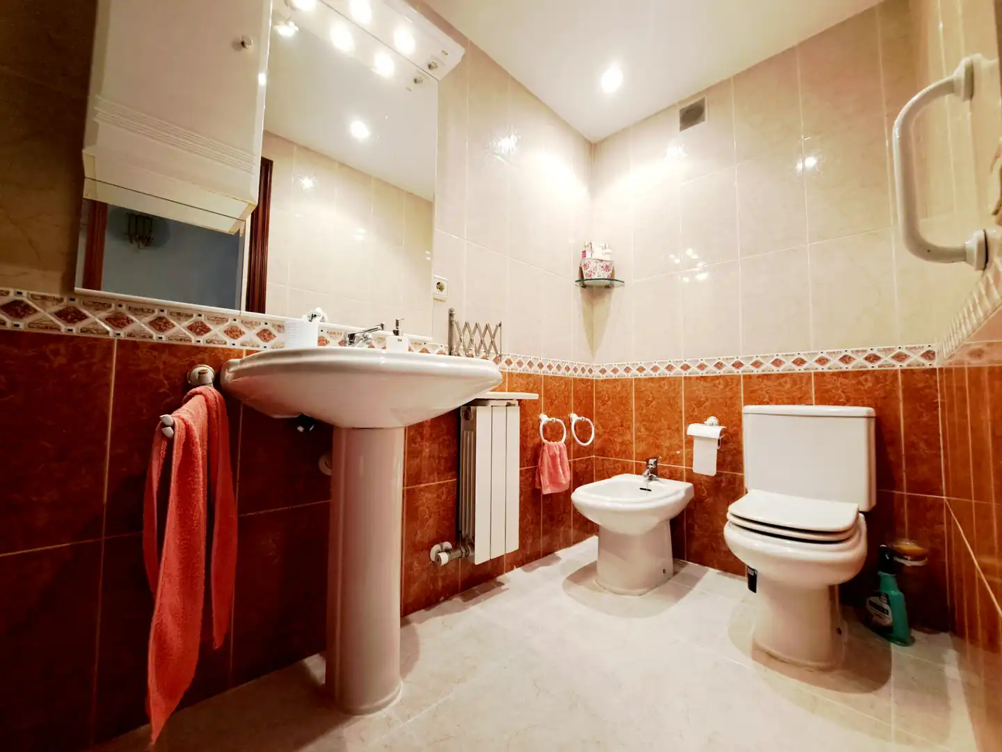 Badezimmer von Wohnung zum Verkauf in Mataró mit Klimaanlage, Heizung und Ofen