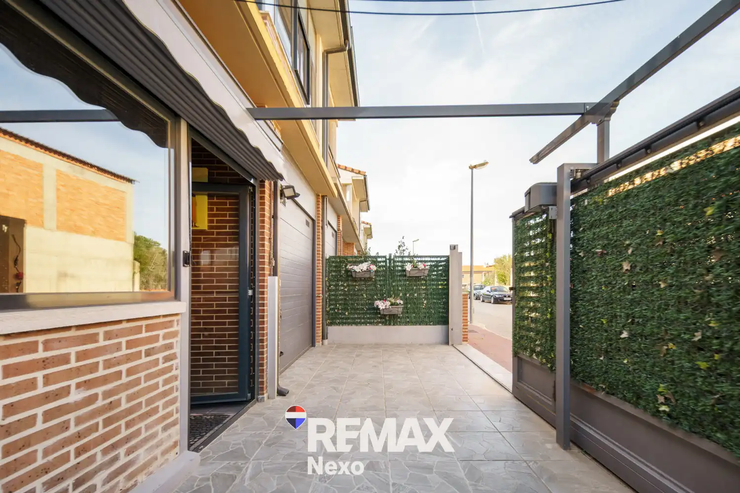Vista exterior de Casa adosada en venta en Cigales con Calefacción, Jardín privado y Terraza