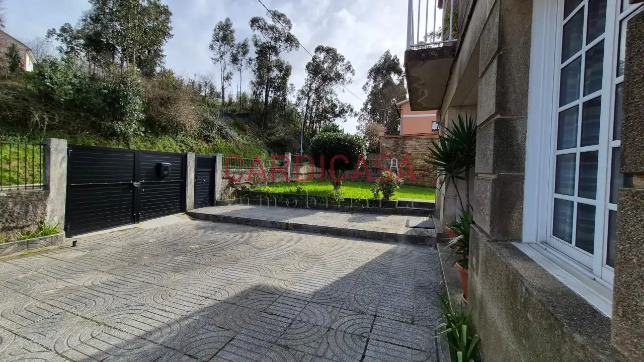 Vista exterior de Casa o chalet en venta en Vigo  con Calefacción, Trastero y Amueblado
