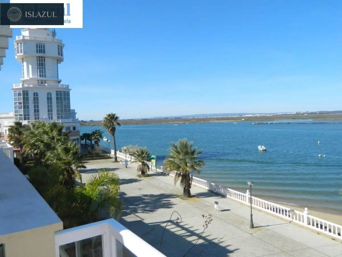 Casa adosada en venda en Isla Cristina amb Terrassa, Traster i Moblat
