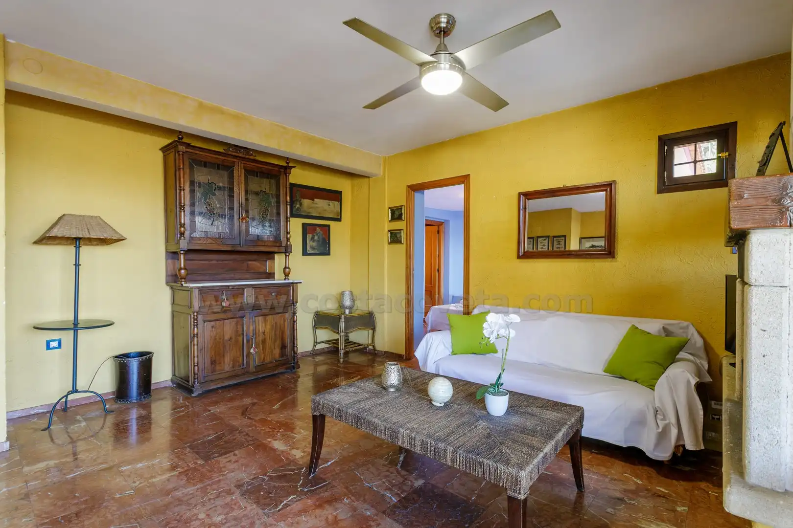 Sala d'estar de Casa o xalet en venda en El Campello amb Aire condicionat, Jardí privat i Terrassa