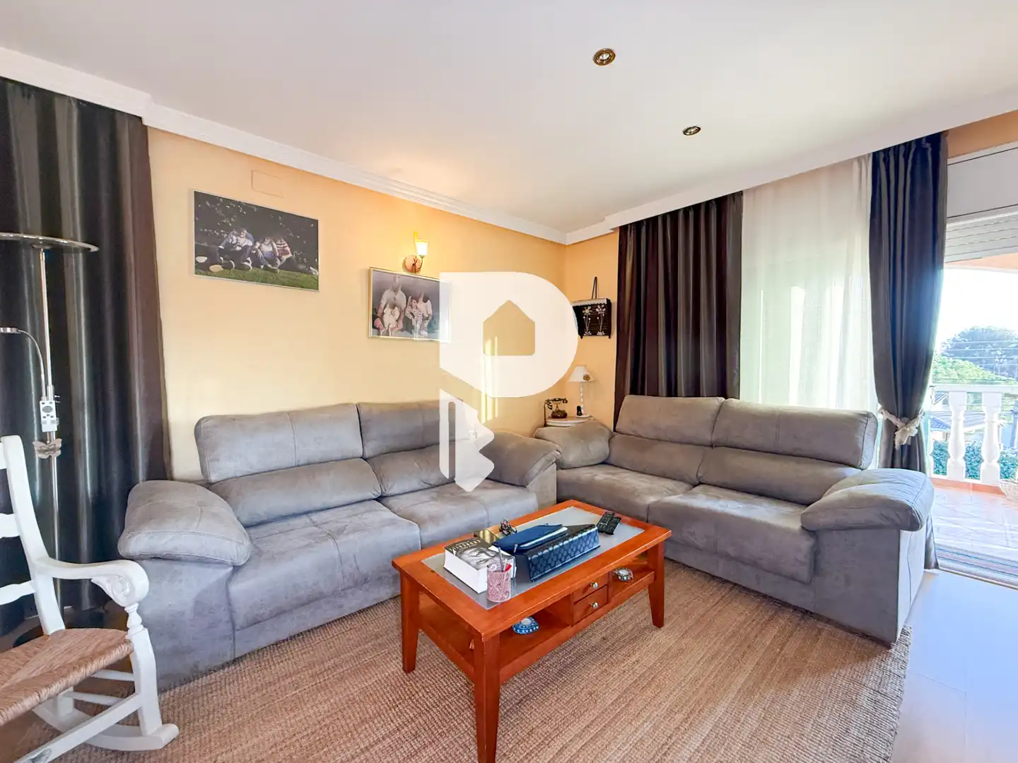 Sala d'estar de Casa o xalet en venda en Sant Esteve Sesrovires amb Aire condicionat, Calefacció i Jardí privat