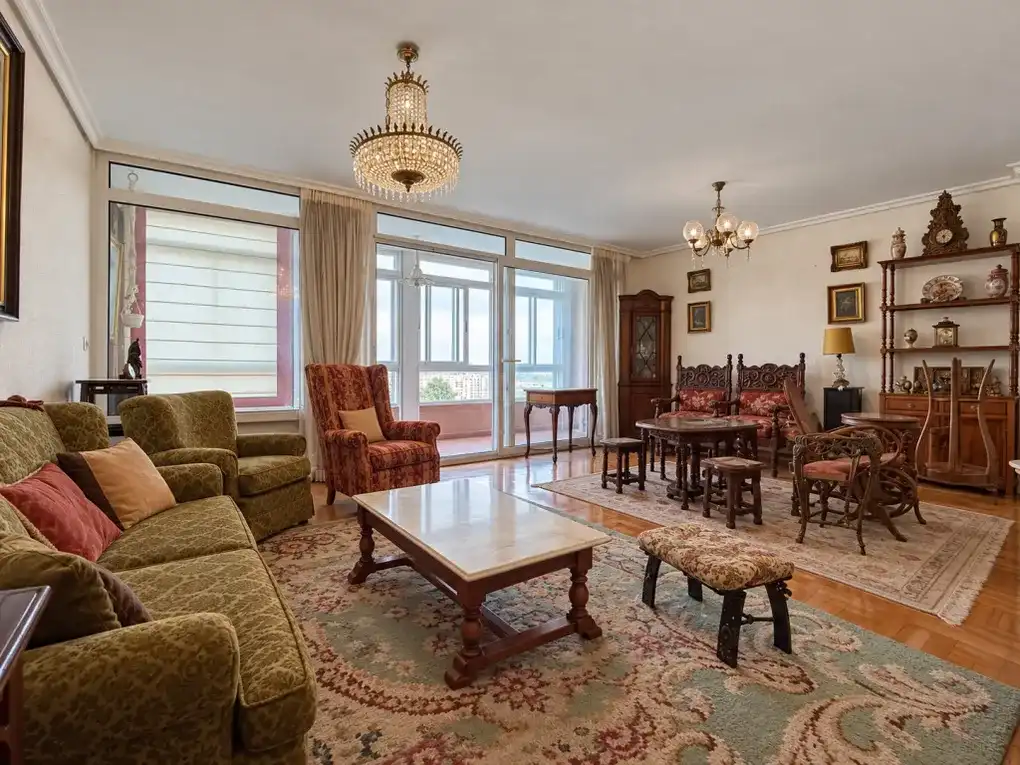 Flat with lift for sale in Avenida de los Castros, imagen 2