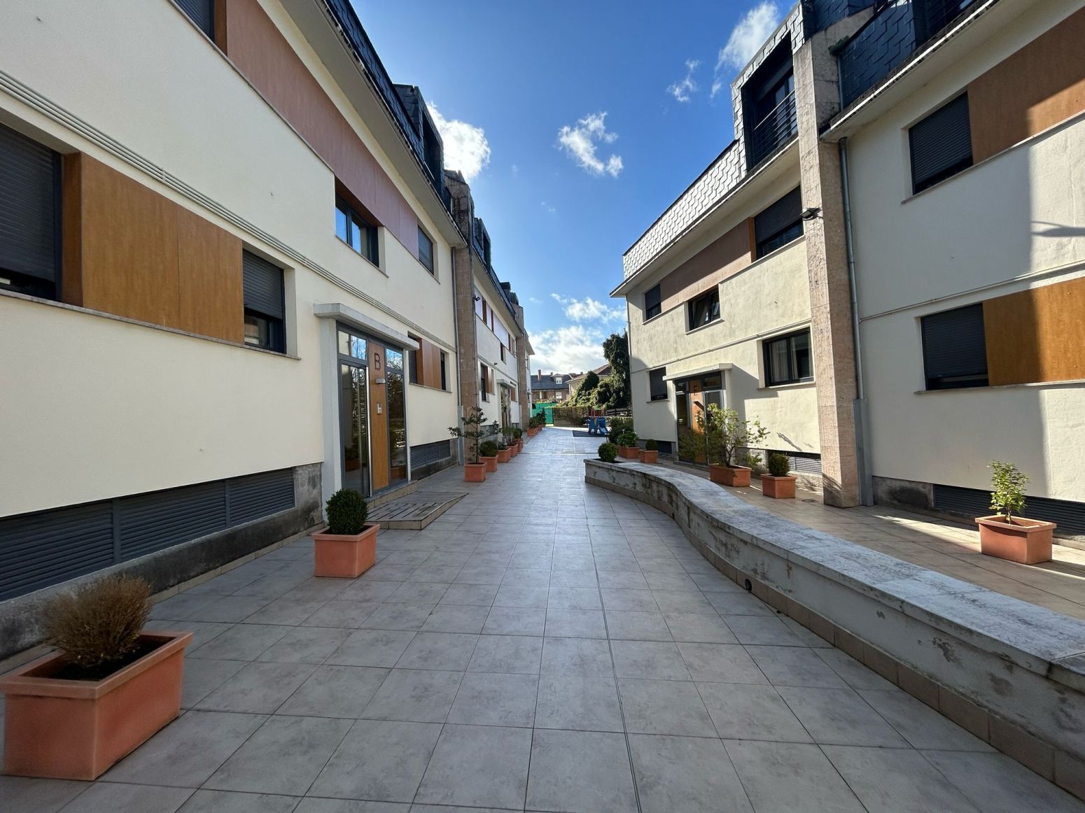 Vista exterior de Piso en venta en Torrelavega  con Calefacción, Parquet y Trastero