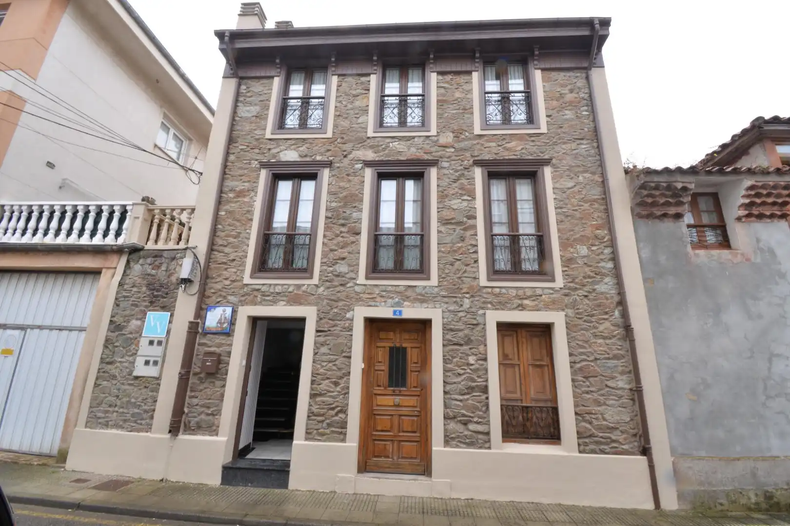 Vista exterior de Casa o chalet en venta en Soto del Barco con Calefacción, Terraza y Balcón