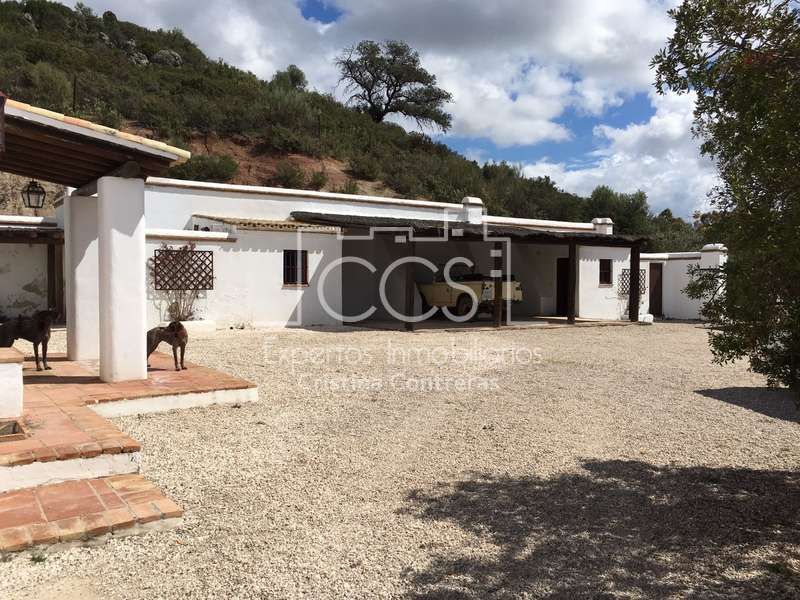 Vista exterior de Finca rústica en venda en La Puebla de Cazalla amb Moblat