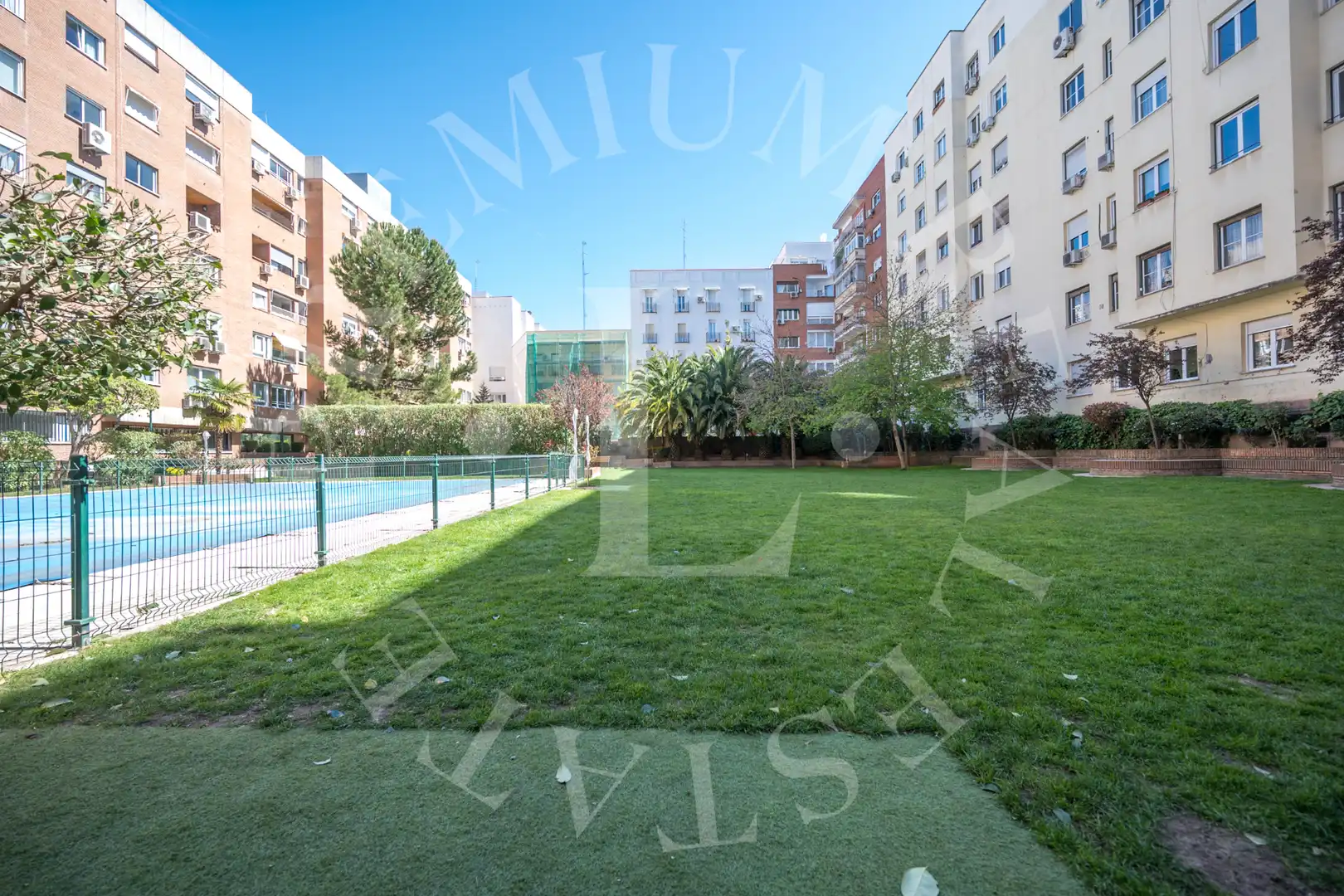 Vista exterior de Piso en venta en Madrid con Aire acondicionado, Calefacción y Jardín privado
