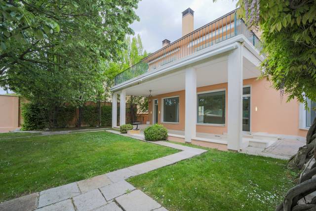 Casa-chalet en Alquiler en Ciudad Universitaria