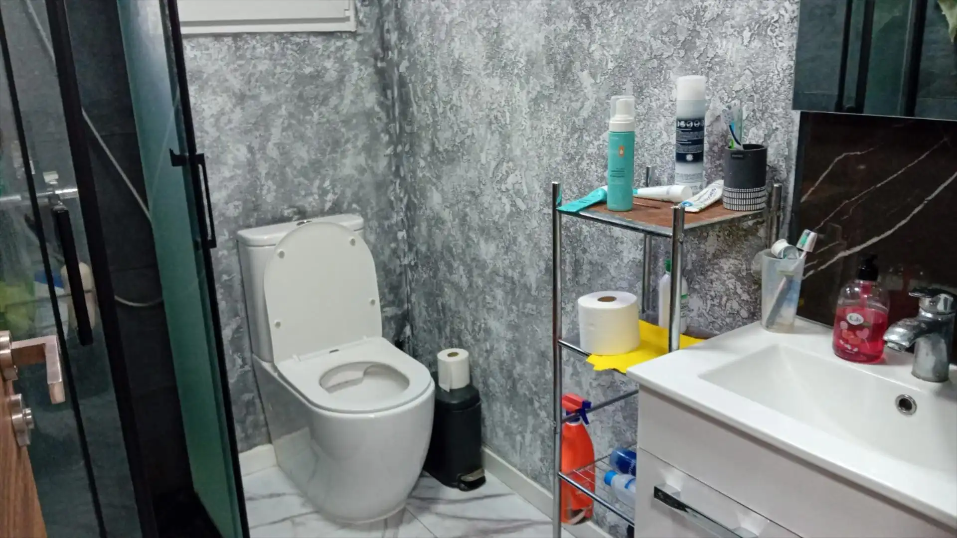 Badezimmer von Wohnungen zum Verkauf in Mislata mit Möbliert
