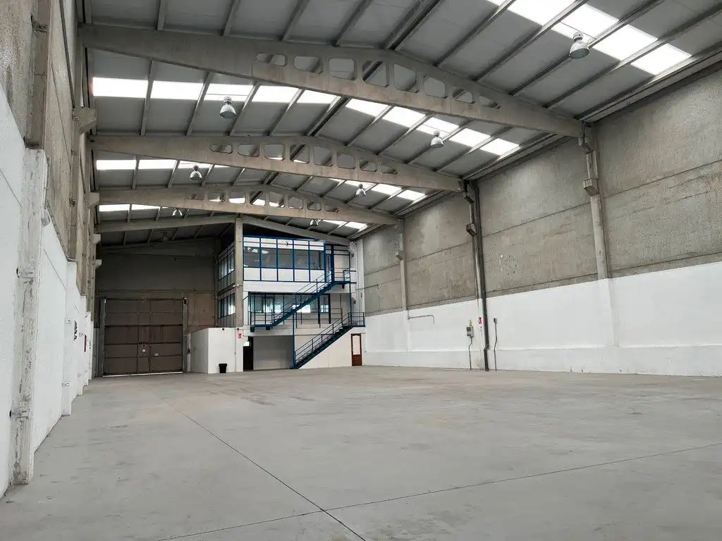 Nau industrial de lloguer a Rúa Jesús Fernández Pita, imagen 3