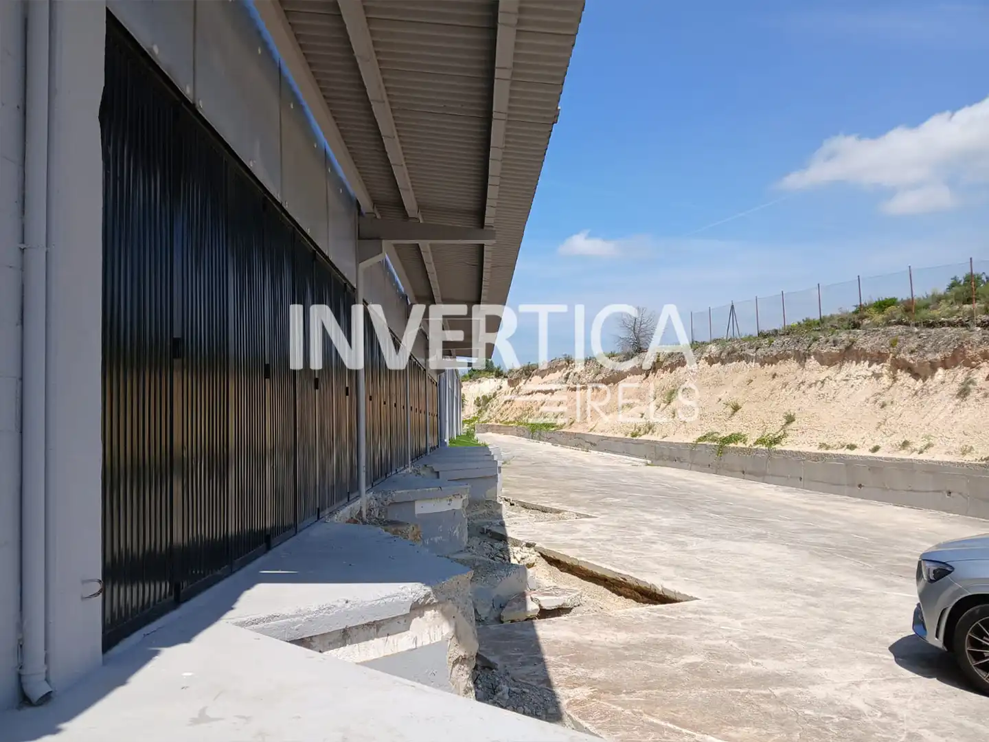 Vista exterior de Nave industrial de alquiler en Vallmoll con Calefacción y Alarma