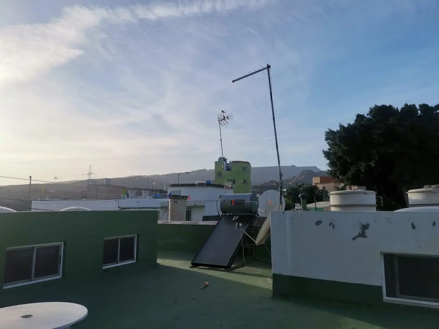 Vista exterior de Casa o xalet en venda en Santa Lucía de Tirajana amb Terrassa i Moblat