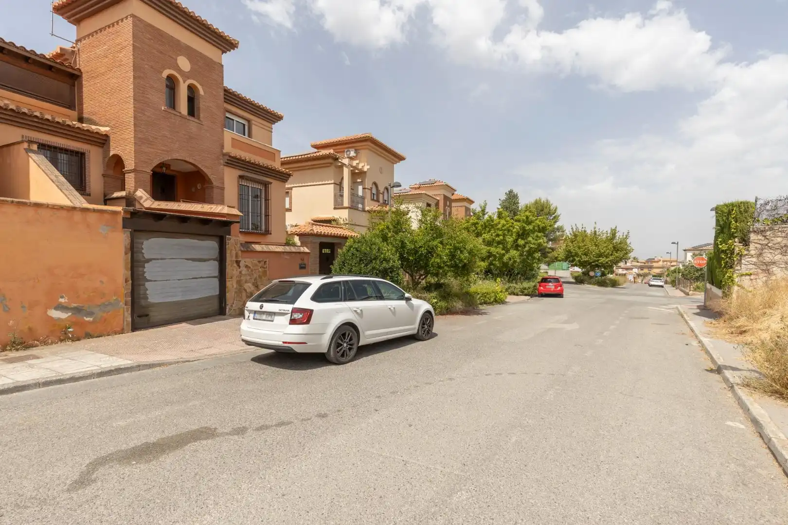 Vista exterior de Casa o xalet en venda en La Zubia amb Calefacció, Jardí privat i Terrassa