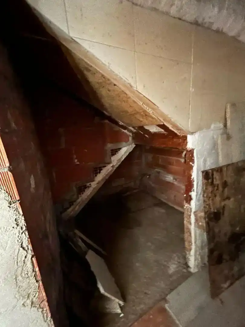 Casa adosada en venda en Anguciana