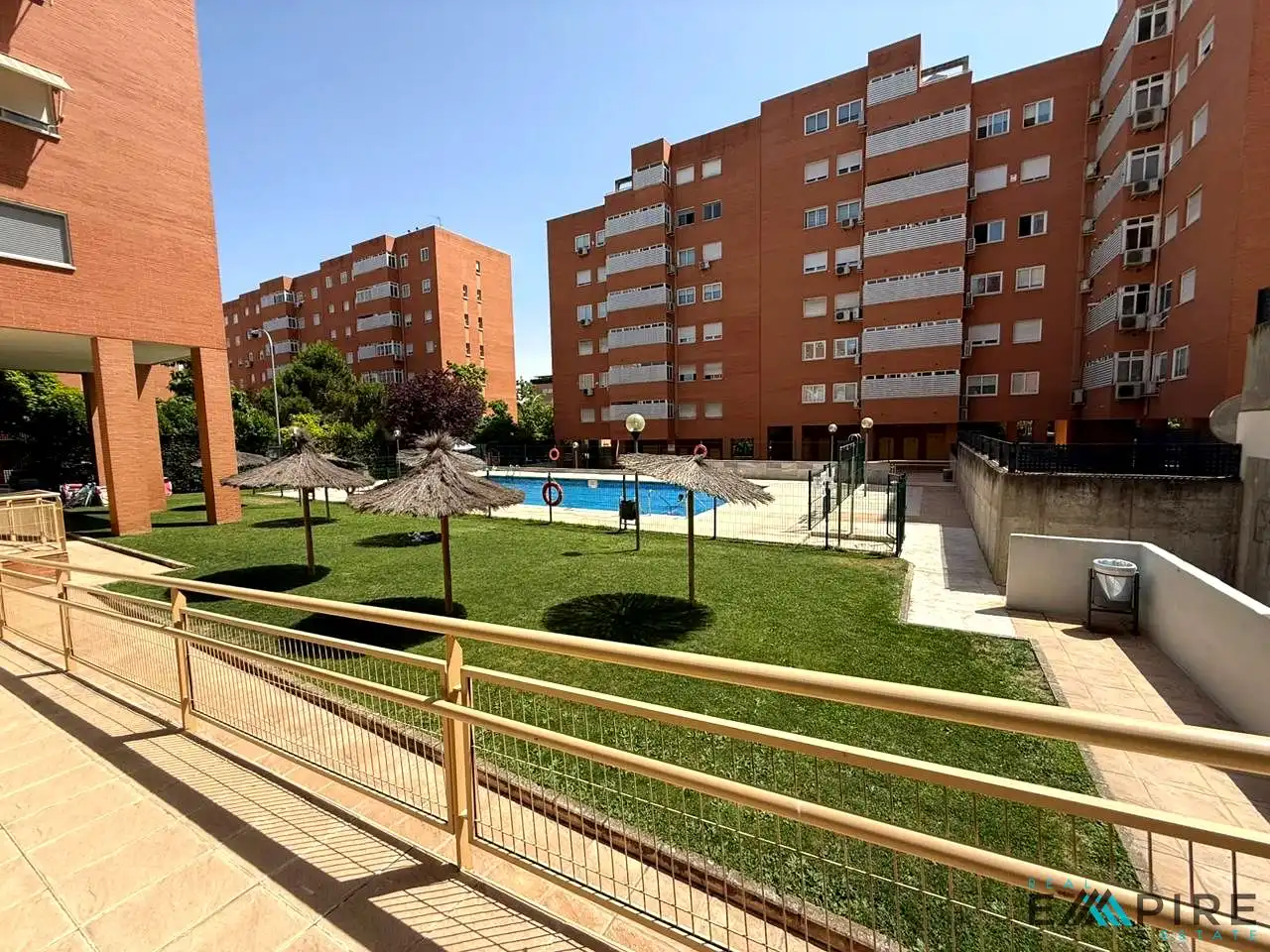 Vista exterior de Piso en venta en Madrid con Calefacción, Trastero y Piscina