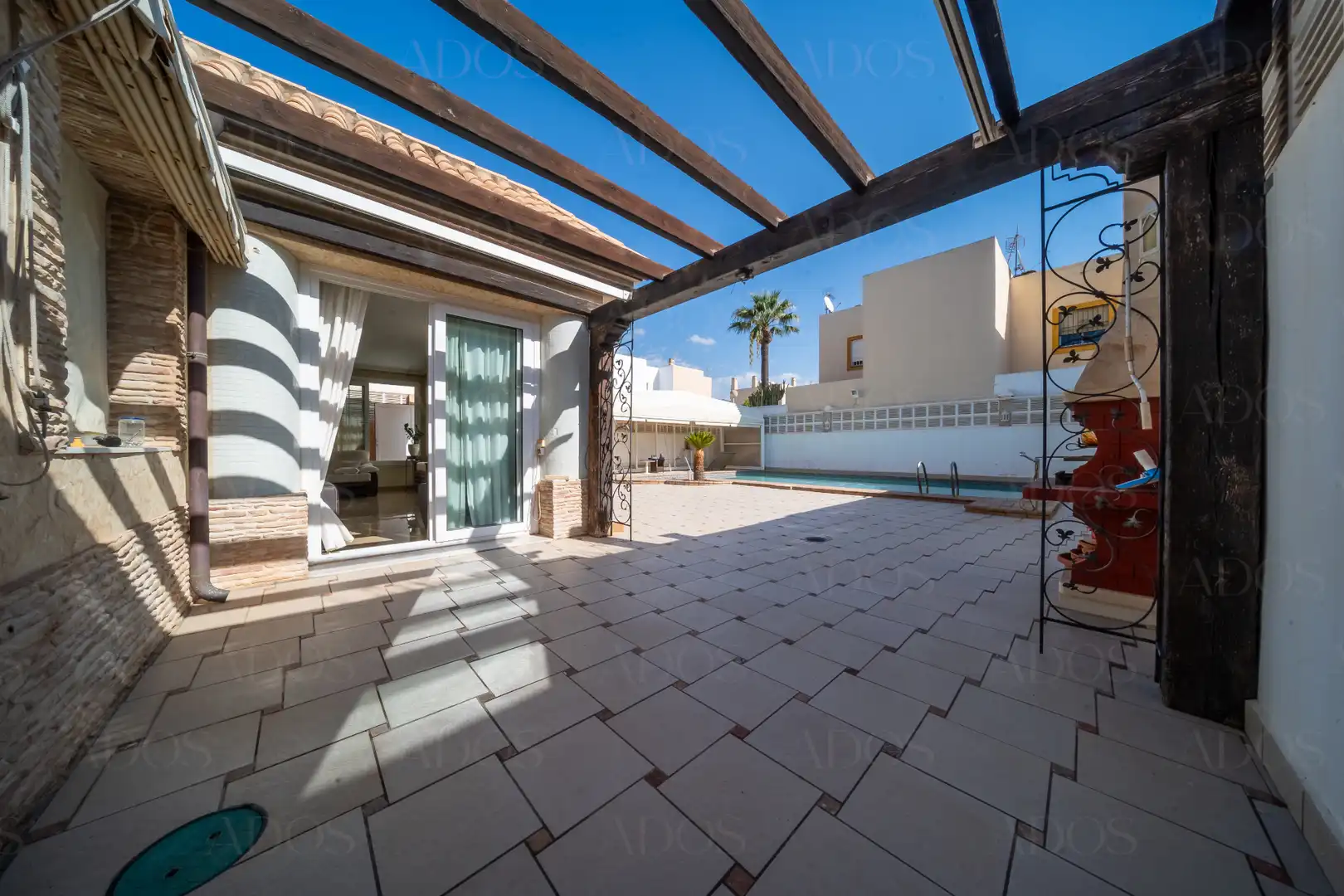 Houses for sale in Calle Fernando Casinello, Aguadulce Sur
