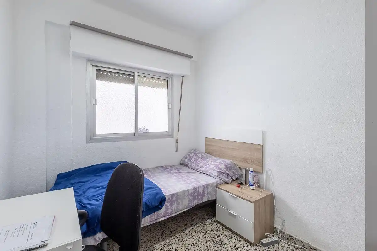Schlafzimmer von Wohnung zum Verkauf in Granada mit Klimaanlage, Waschmaschine und Balkon