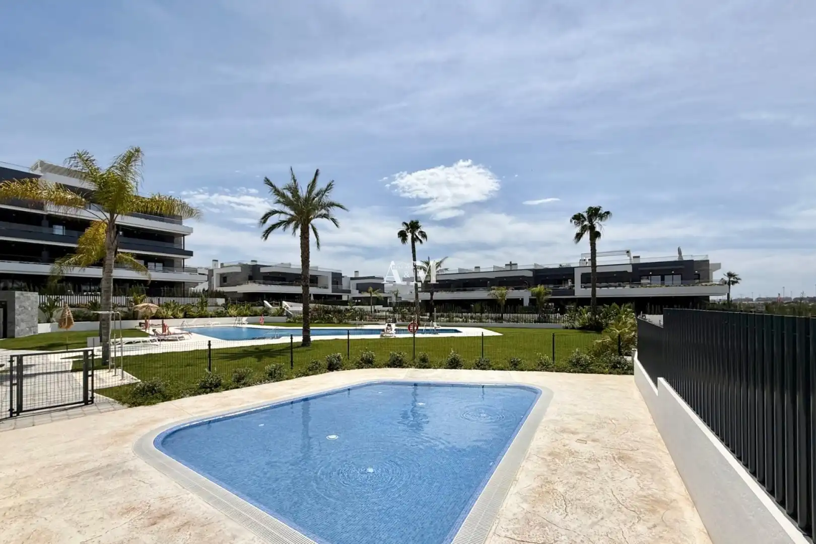 Piscina de Piso de alquiler en Torrevieja con Aire acondicionado, Calefacción y Terraza