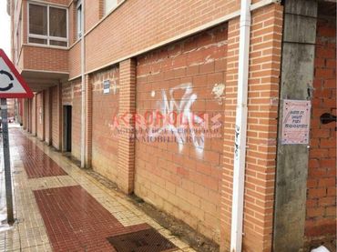 Local comercial en venda a Benavente
