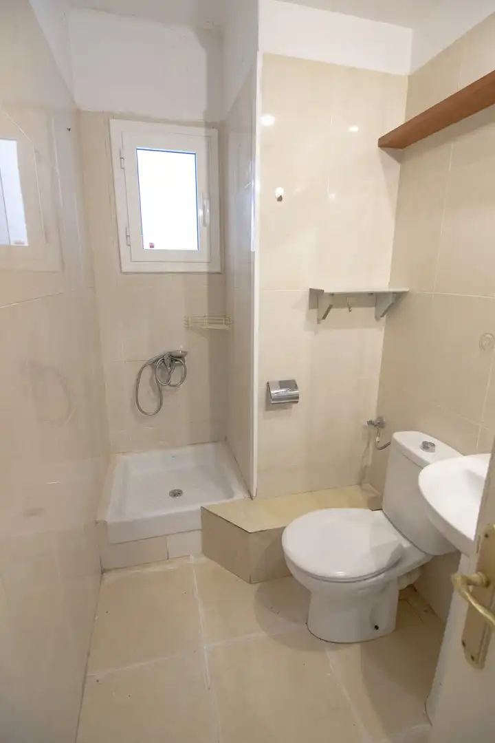 Baño de Piso en venta en Nou Barris