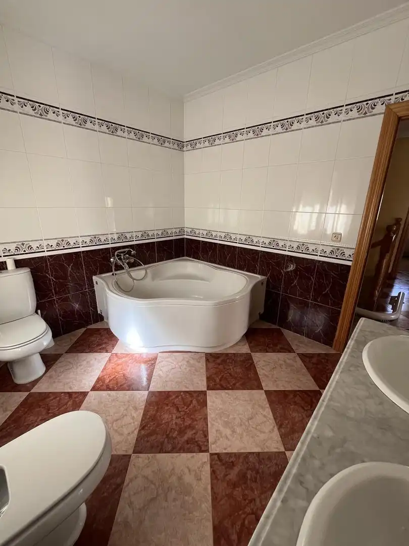 Bany de Casa o xalet en venda en Coria amb Aire condicionat i Terrassa
