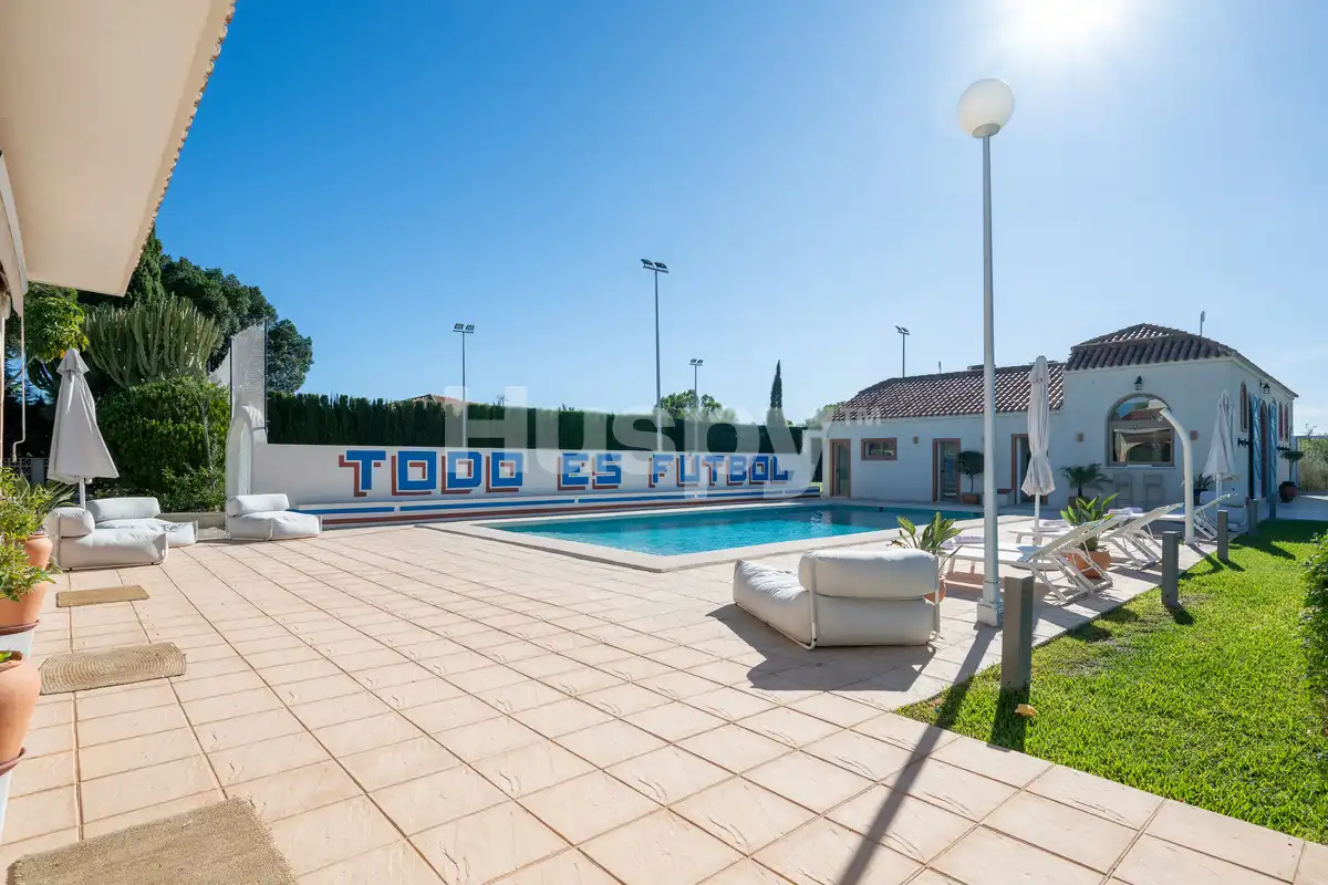 Piscina de Casa o xalet en venda en Elche / Elx amb Aire condicionat, Calefacció i Jardí privat