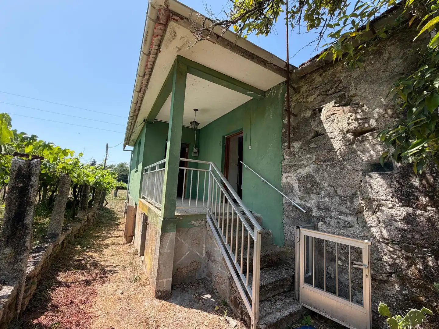 Vista exterior de Casa o xalet en venda en Salvaterra de Miño amb Jardí privat i Parquet