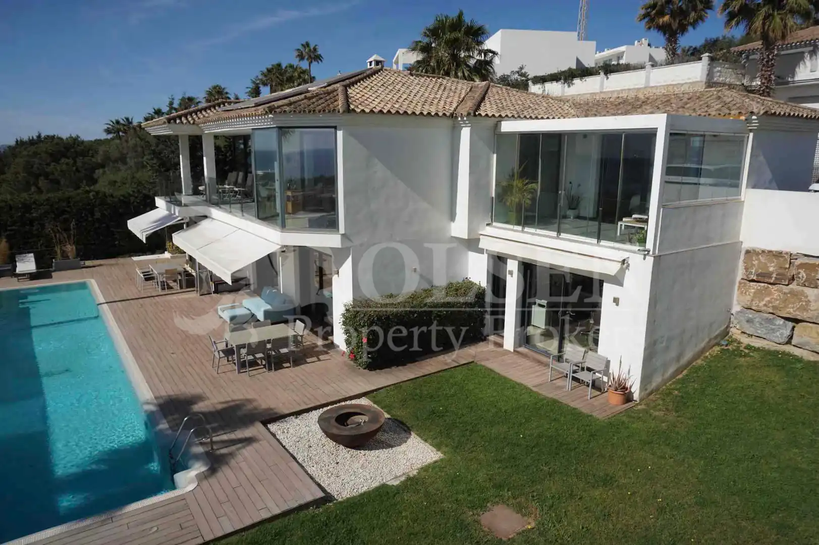 Vista exterior de Casa o chalet en venta en Estepona con Aire acondicionado, Calefacción y Jardín privado