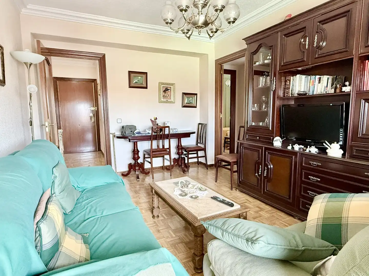 Living room of Flat for sale in Madrid  with Heating, Parquet flooring and Terrace