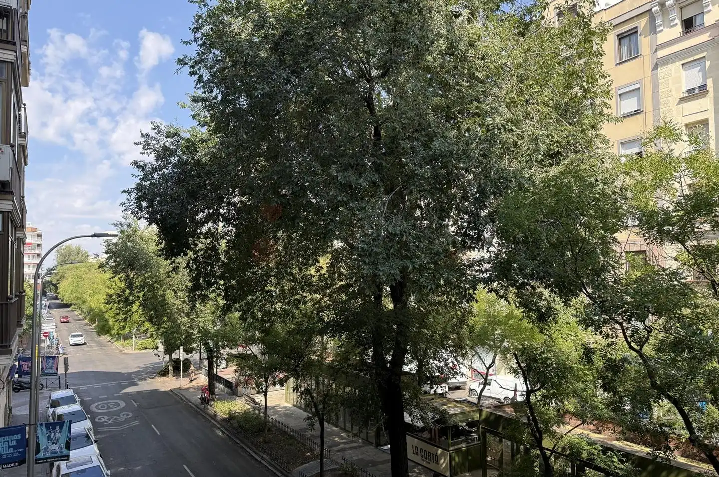 Vista exterior de Apartamento de alquiler en Madrid con Aire acondicionado, Calefacción y Piscina