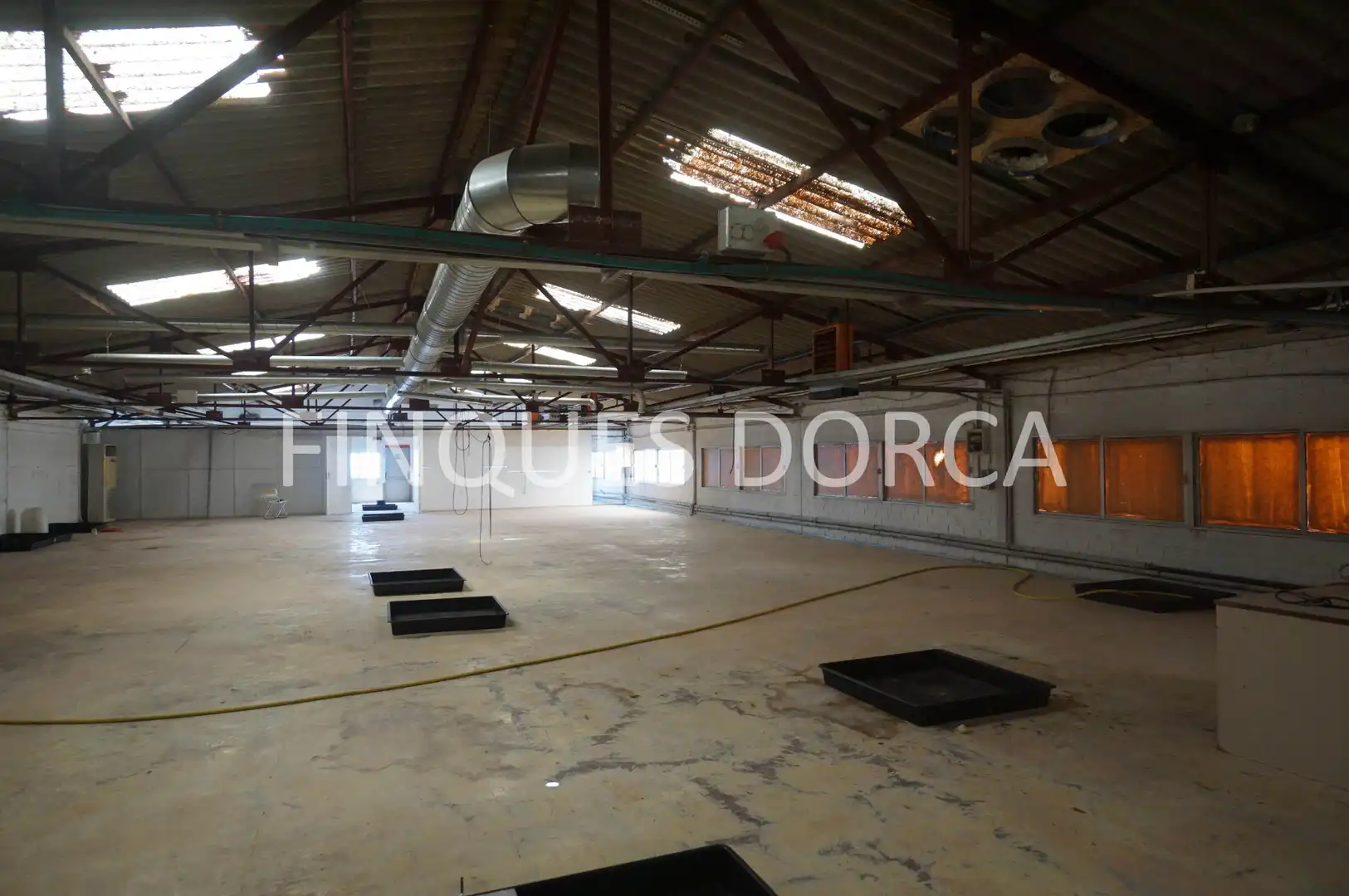 Industrial buildings for sale in Centre